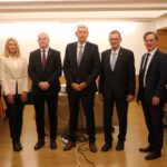 Gruppenfoto der 7 Bürgermeister aus den Partnerstädten